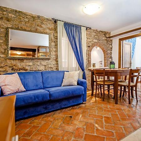 Apartments Casa Rubeus ロヴィニ エクステリア 写真