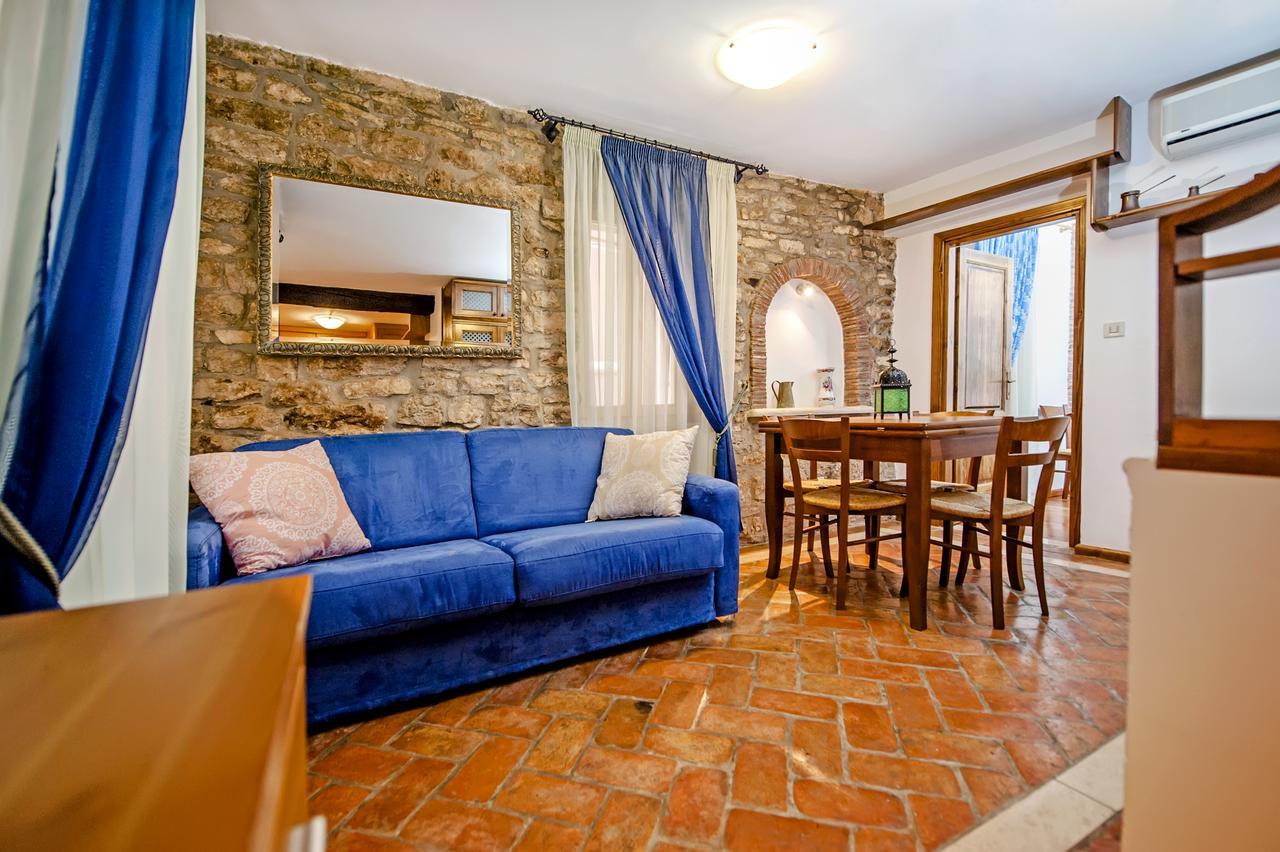 Apartments Casa Rubeus ロヴィニ エクステリア 写真