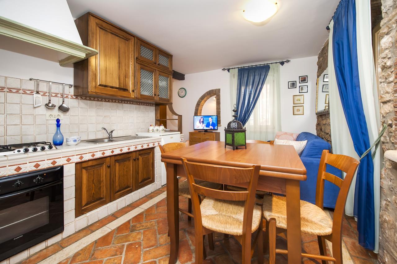 Apartments Casa Rubeus ロヴィニ エクステリア 写真