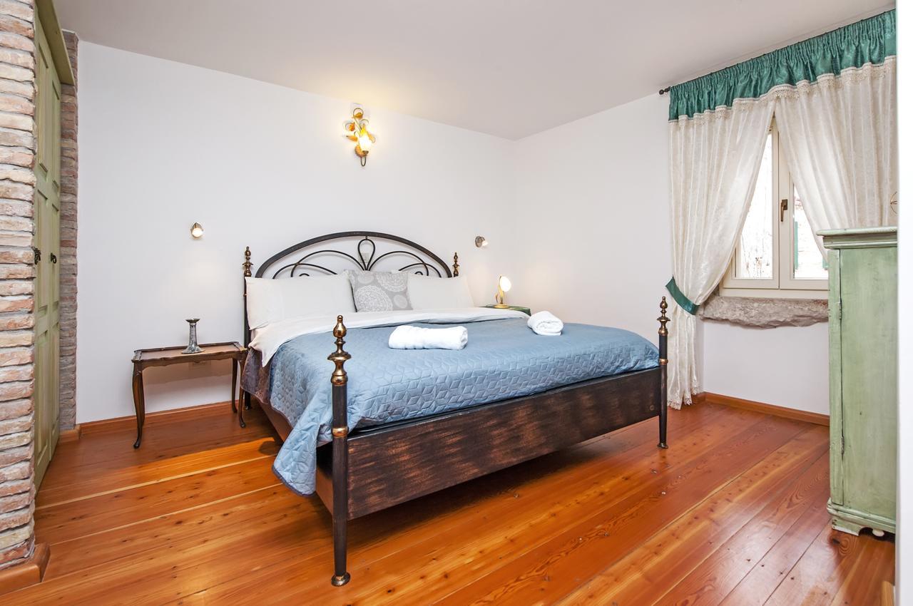 Apartments Casa Rubeus ロヴィニ エクステリア 写真