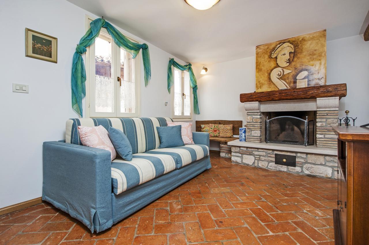 Apartments Casa Rubeus ロヴィニ エクステリア 写真