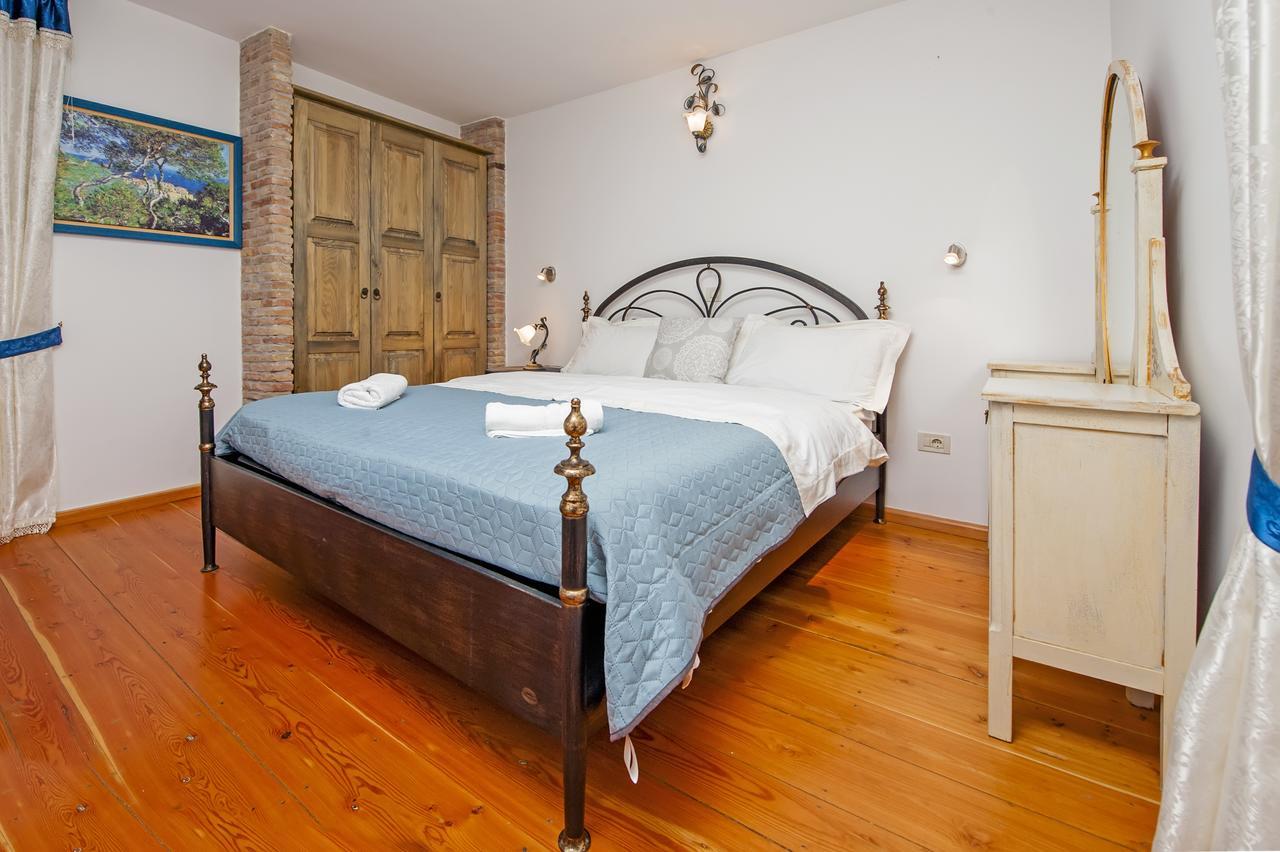 Apartments Casa Rubeus ロヴィニ エクステリア 写真