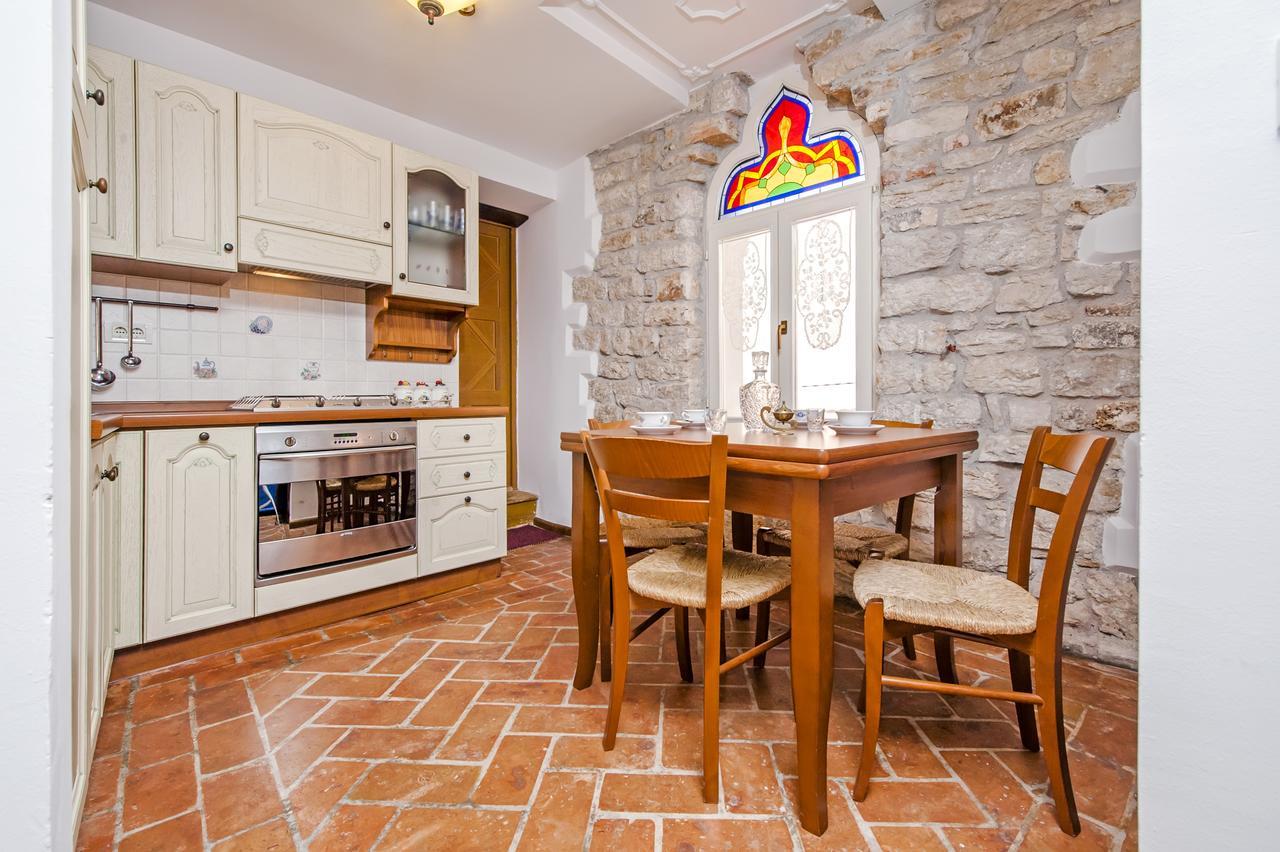 Apartments Casa Rubeus ロヴィニ エクステリア 写真